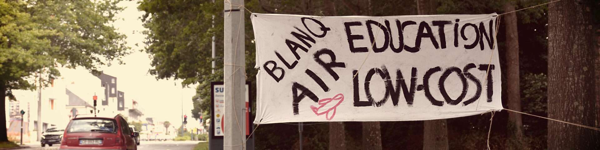 Banderole "Blank Air Education Low cost"
