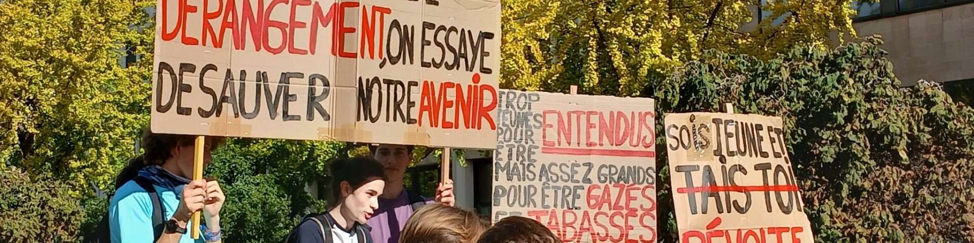 pancartes manif lycées